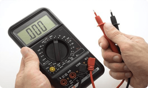 Menggunakan multimeter untuk memeriksa pendawaian