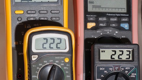 Bandingkan spesifikasi multimeter