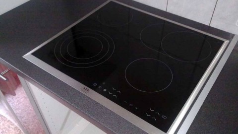 Bagaimana memasang dapur terpasang di meja?