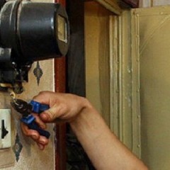 Apa yang mengancam sambungan elektrik yang tidak dibenarkan?